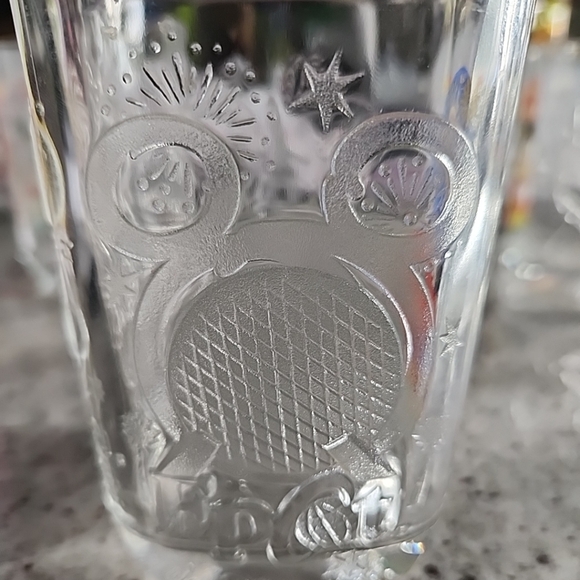 Mickey Mouse Walt Disney World Magic Kingdom 2000 Square Glass Set McDonald's - Picture 5 of 6